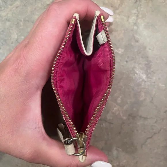 COACH- SMALL PINK & WHITE, ZIP CLOSE WALLET/ CARD HOLDER. - Picture 4 of 5